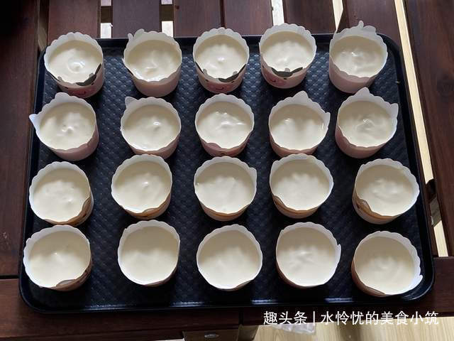 不开裂不回缩的酸奶纸杯小蛋糕,详细做法,保证你可以一次成功