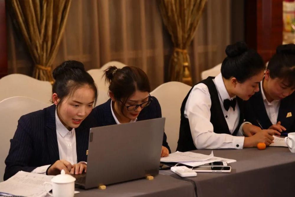  餐桌|12月8日，金龙玉凤这场餐桌盛宴让我大开眼界！