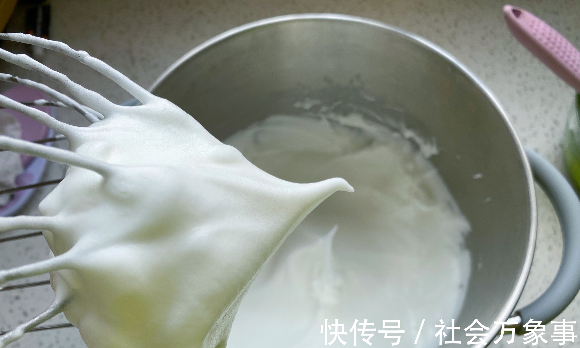 蛋白霜|蛋糕此做法太好吃了，我家一周吃五次，卷一卷细腻柔软又美味