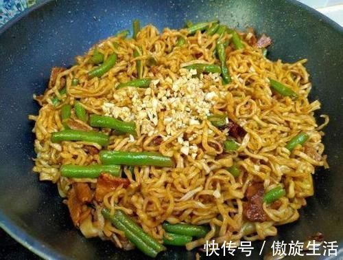 做法|面条不水煮不蒸，试试这种做法，比水煮好吃比炒简单，全家抢着吃