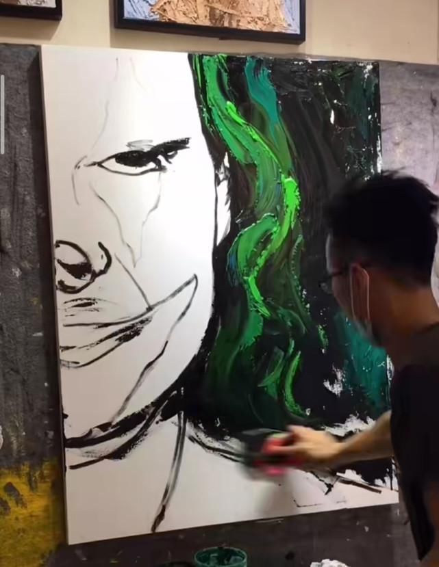 艺术品！小伙子用“拖鞋”画小丑，开始感觉真的有点丑，最后这是艺术品