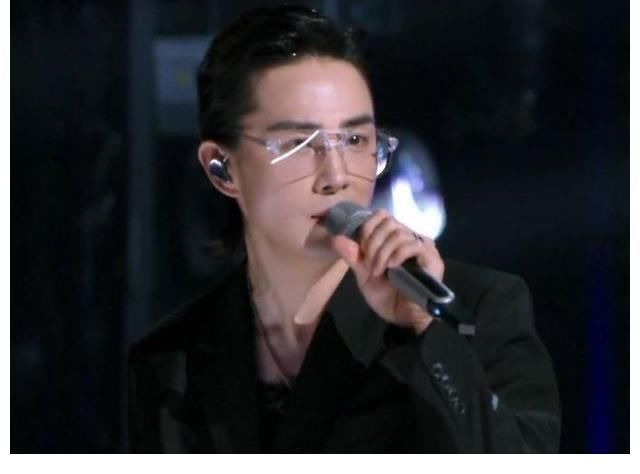 《哥哥》成團(tuán)名單曝光？海泉尹正淘汰，李響意難平，熱狗最具爭(zhēng)議