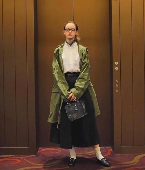 风衣+衬衫，春季职场穿搭范本！