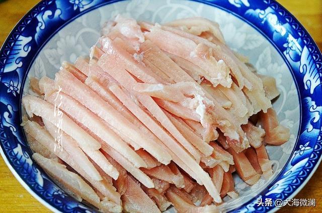 这菜饭馆几十元一盘,自己做十几元全家吃一顿,好吃又解馋