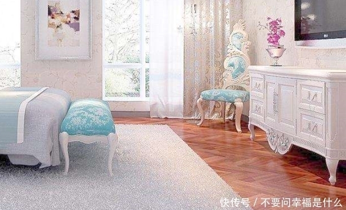 装修|卧室地面别傻傻铺瓷砖了,老师傅都是这么铺的,实在太聪明了!