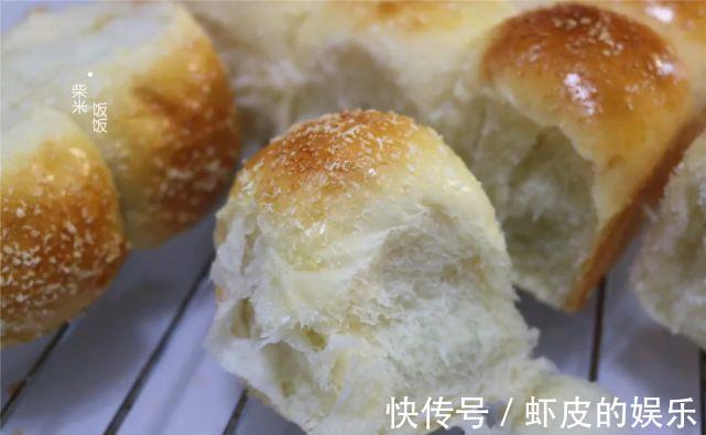 做法最简单的面包，只需普通食材，柔软香甜，适合在家做