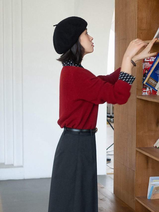时尚博主|秋冬怎么穿才有气质?红色毛衣+黑色半身裙,知性又优雅