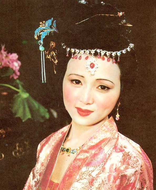 贾珍府!三刷《红楼梦》,秦可卿的那句“治得病治不得命”,真让人心酸