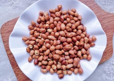 炸花生米,先放花生还是先放油教你正确做法,花生米酥脆不回潮