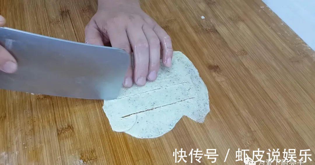 早餐饼|早餐饼最好吃的做法,锅里一炸,个个松软不吸油,我家一周吃五次
