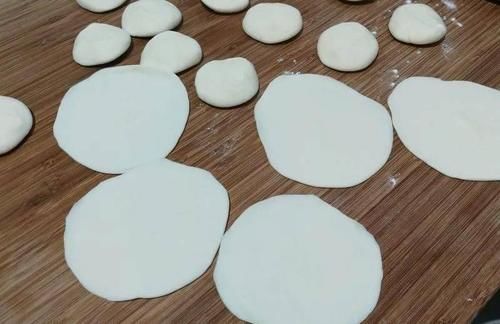 鲜香多汁小笼包，鲜美无比，吃起来满口流香