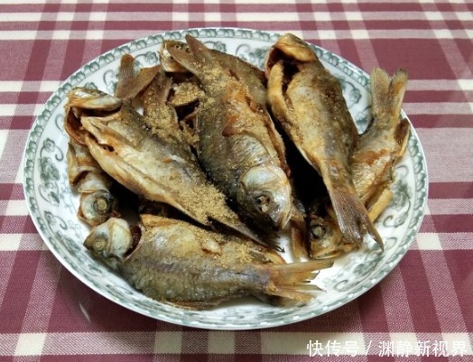 下锅|煎鱼直接下锅就错了,老师傅教你一招,不破皮,色香味俱全