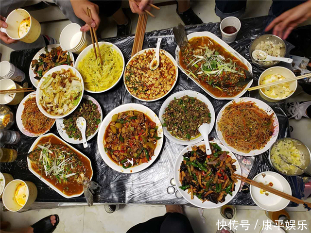 尖椒炒牛肉|家里突然来客人,婆婆要我下厨招待,一桌菜吃到撑,直夸她有福气