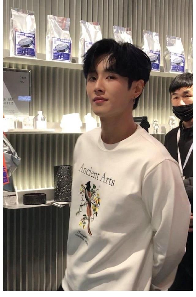 王一博|李汶翰粉丝集体向乐华维权！正式回复前停止所有商务和数据支持