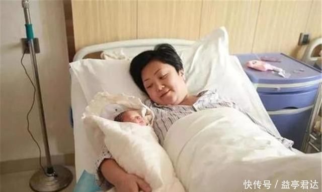 产妇|堪称最“霸气”产妇,顺产完走回病房似“将军”,网友值得骄傲