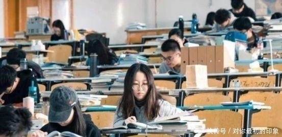 为什么很多大学生挂科和重修，却又说大学很轻松？辅导员给出解释