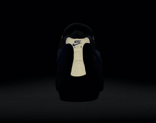 篮球圈顶流詹皇的最爱，还有特殊配色与专属细节加持的高颜值鞋款