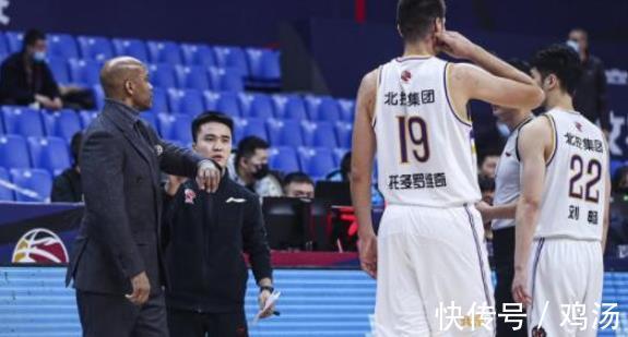 cb相比李春江和马布里的冲动,杜锋和杨鸣的这番举动真的需要点赞