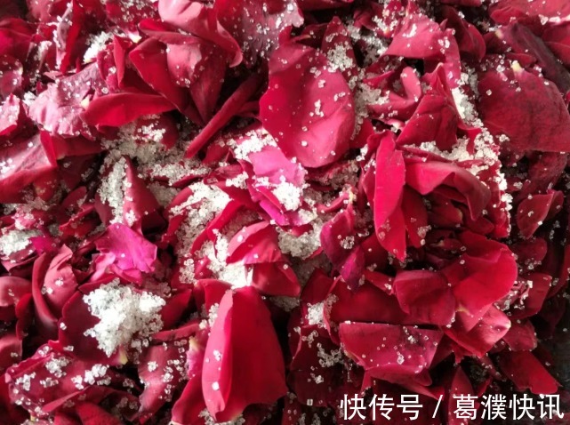 排毒|玫瑰花加一把它，每周吃一些，排毒淡斑，肌肤像冻龄，体重不过百