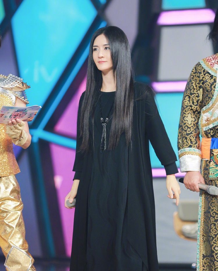 卫视|芒果台元宵晚会主持阵容,快乐家族五缺二,李雪琴让人感到意外!