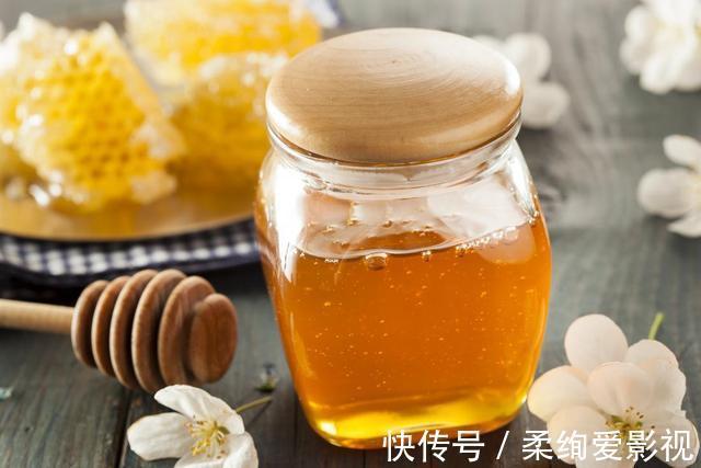 小美|长期喝蜂蜜和从不喝蜂蜜的人比,哪个更健康?别蒙在鼓里了