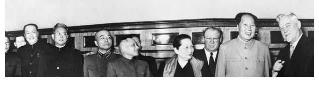 专诚&伟人致宋庆龄的信,字迹开阔洒脱,指点江山,气势磅礴,跌宕起伏