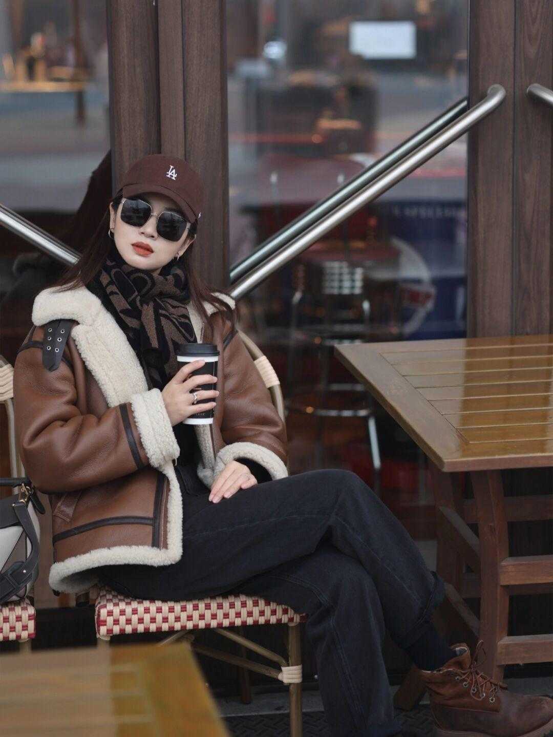 下半身 与其还在搭大衣,不如看看冬款短外套,清爽温柔