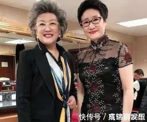 长发 到了奶奶辈的年龄,都会选择剪短烫卷的发型,怎样做到全国统一?