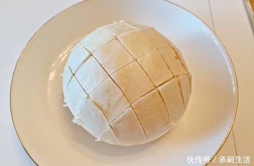 芝士|剩馒头秒变蛋糕,不用打发,又香又软,20分钟解决全家人的早餐