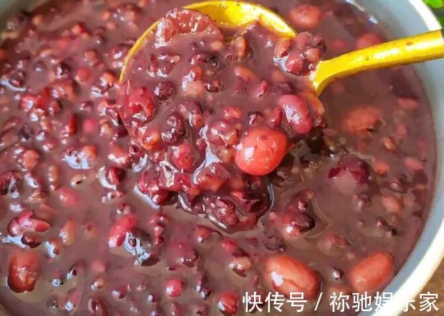红豆粥|睡前一碗红豆粥！补气又补血！脸色红润有光泽～美味极了