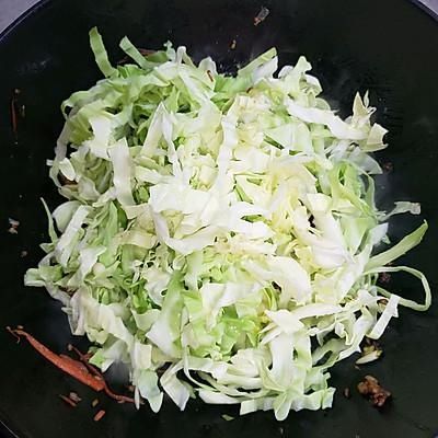 适合全家的经典美味～包菜肉沫炒粉条，老人小孩都爱吃