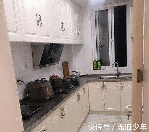 发霉|朋友家的38万全屋瓷砖装修，地面“发霉”瓷砖没法看，审美太另类！