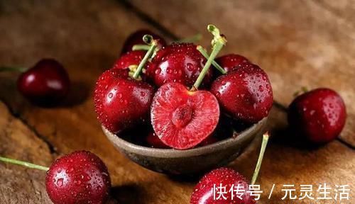 乌黑|少白头越来越多,常吃几种食物,白头发慢慢变乌黑