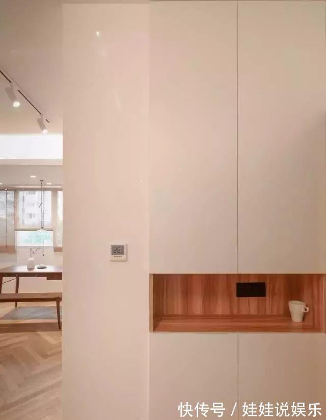 电视墙|50㎡原木风一居，电视墙改书墙，阳光餐厅兼书房，收纳颜值太棒了