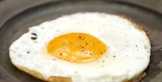 煎鸡蛋，直接下锅就错了！多做一步，煎好圆润鲜嫩，不粘锅不会糊
