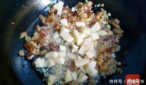豆角新吃法,不用炒不用炸,美味可口比肉还香