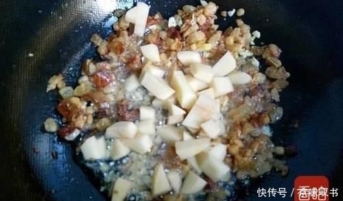 豆角新吃法，不用炒不用炸，美味可口比肉还香