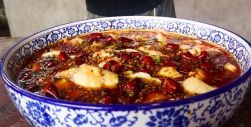 大厨教你青花椒水煮鱼经典做法 重麻重辣 比水煮肉片更好吃 快资讯