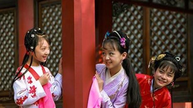 王熙凤|红楼梦中的贾母,极尽富贵和优雅,细看之下,才貌双全最令人嫉妒