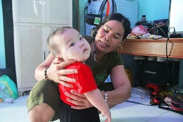 婴儿|拾荒女子10年埋葬2.7万具胎儿尸体,还成功挽救79名婴儿