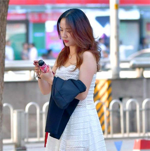 时尚|气质美女穿搭时尚,长发飘飘,气质典雅又迷人