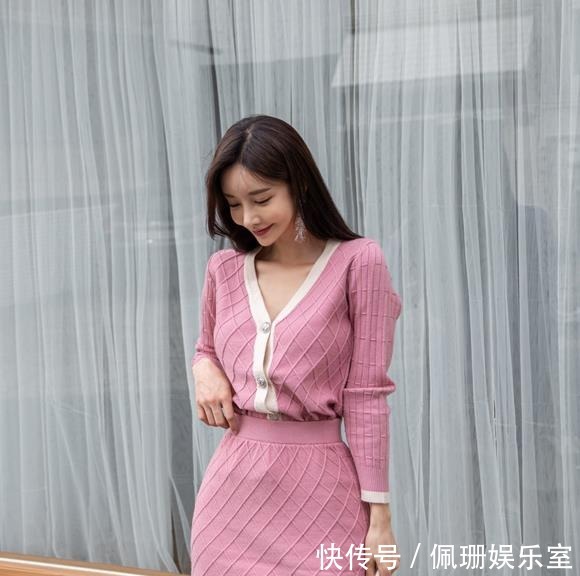 玫红|超美珠珠:玫红暖秋温润雨霖细腻针织裙!