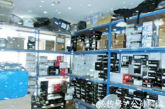 铺位|公务员辞职下海卖鸭，靠电脑配件年赚70亿，生活奢靡，酒只喝拉菲