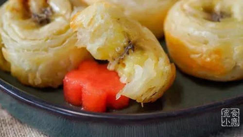 三步教你做香蕉饼,外面酥脆里面软糯,大人孩子都爱吃,建议收藏