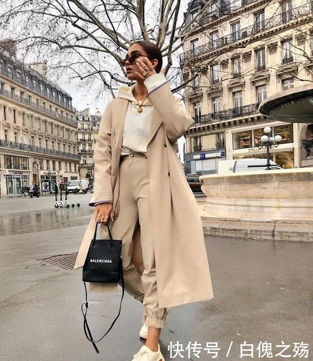 女人|奔三奔四的女人穿对大衣才优雅,掌握这两种穿法错不了,简洁大气