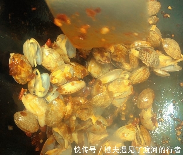 爆炒花蛤,香辣过瘾,味道鲜美