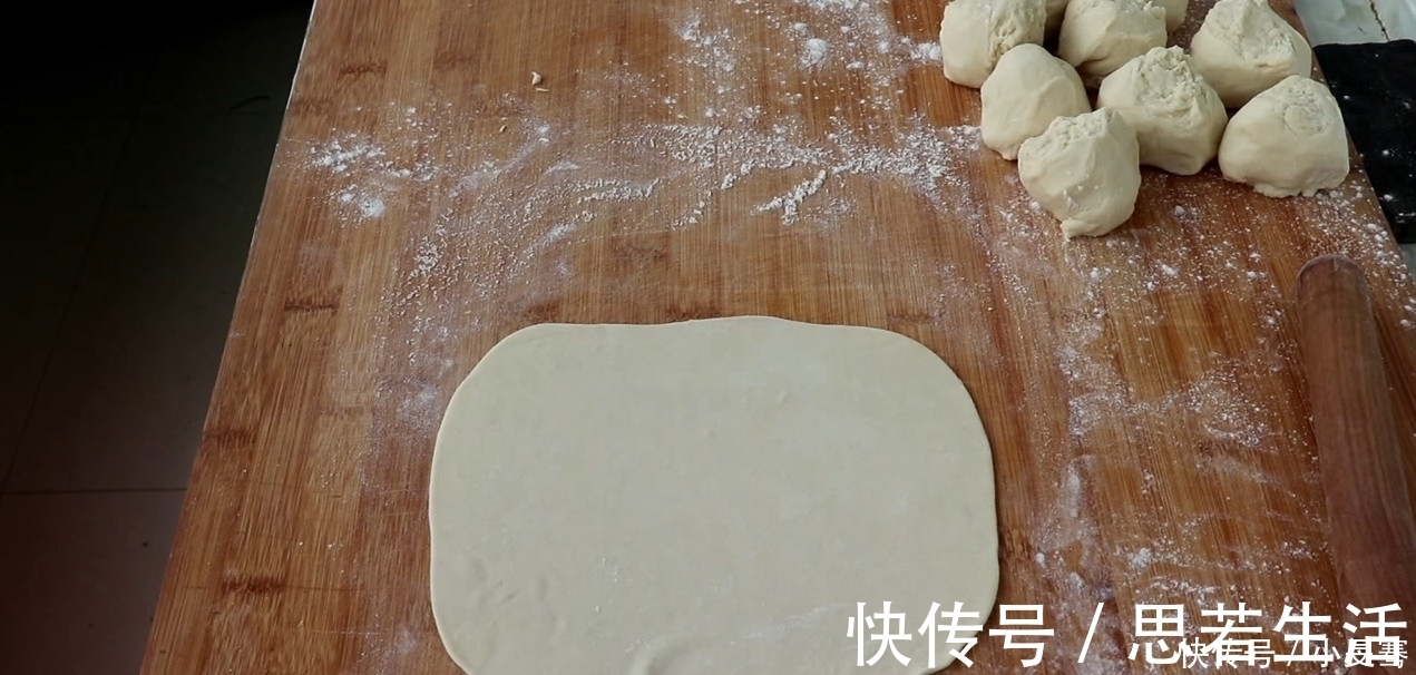 韭菜盒子最好吃的做法，开水一烫，做出来薄皮大馅，太香了