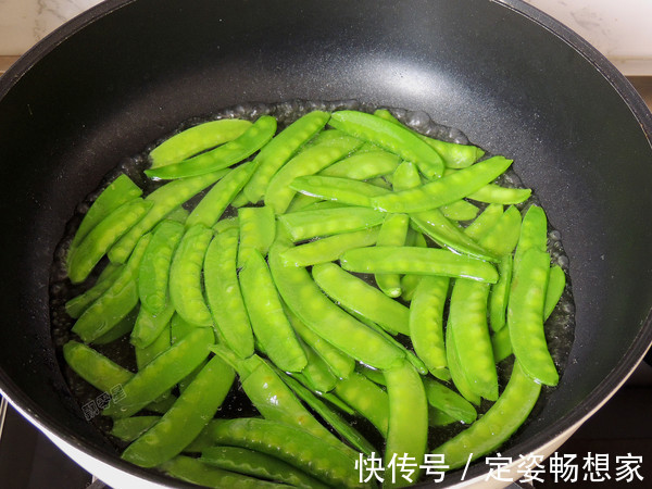 荷兰豆|这三样食材一起炒,脂肪最怕见到它,晚餐这么吃,衣服改穿小一码