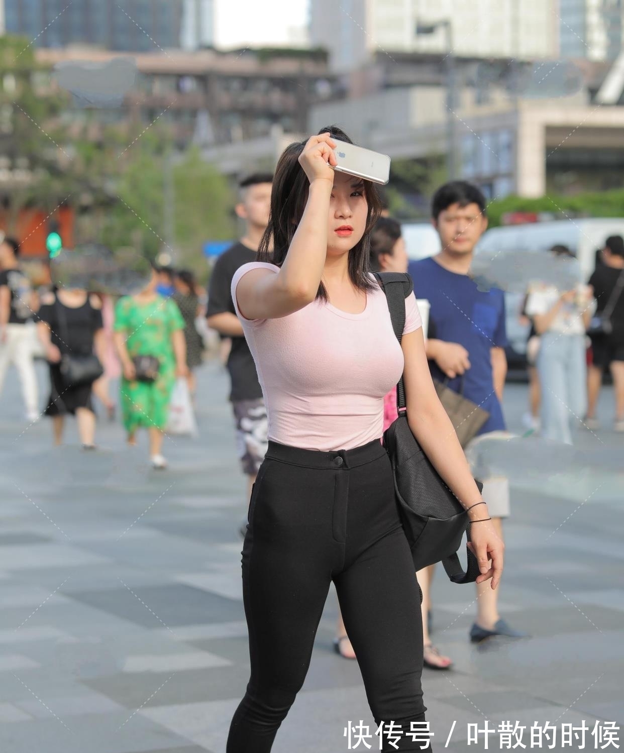 优雅|打底裤散发出迷人华丽的氛围,搭配简洁