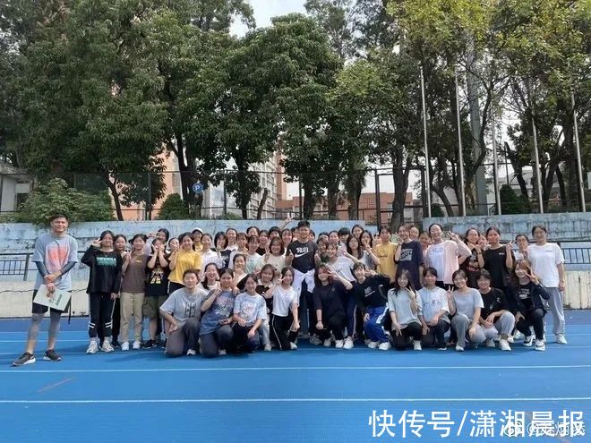 阿添|亚洲飞人苏炳添给学生上课！网友：我也想去上苏老师的课
